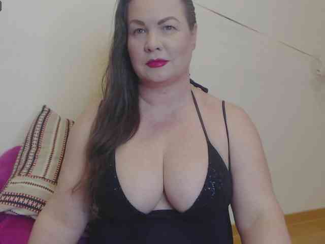 Lady-Adrianna webcam