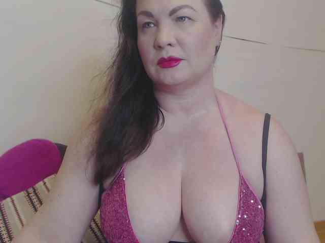 Model: Lady-Adrianna
