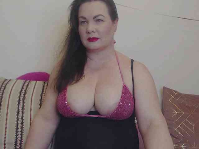 Lady-Adrianna webcam