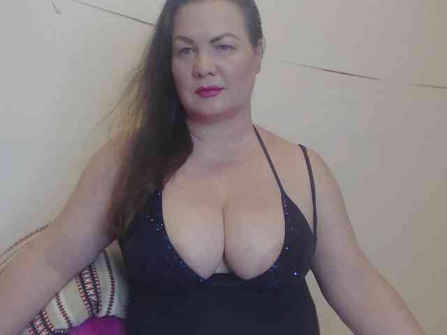 Lady-Adrianna webcam