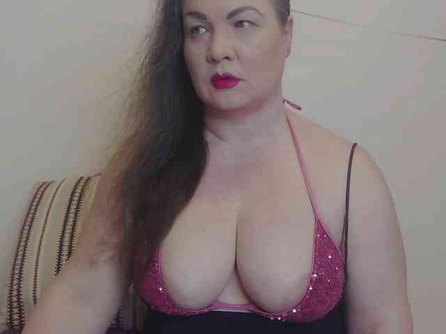 Lady-Adrianna webcam