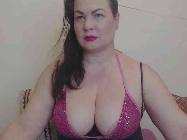Lady-Adrianna webcam