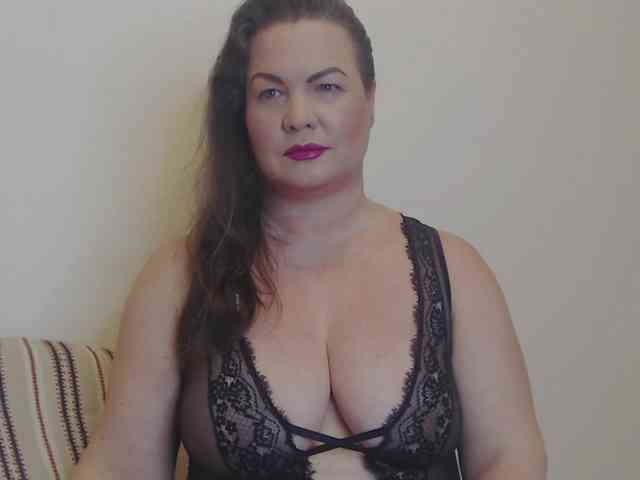 Model: Lady-Adrianna
