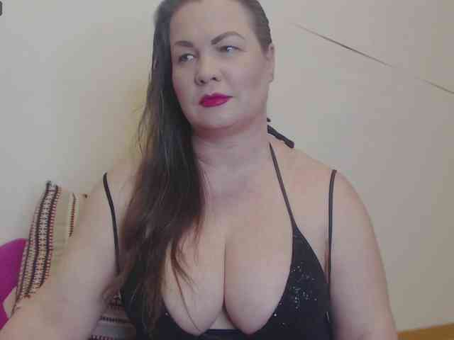 Lady-Adrianna webcam