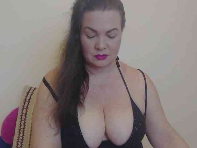 Lady-Adrianna webcam
