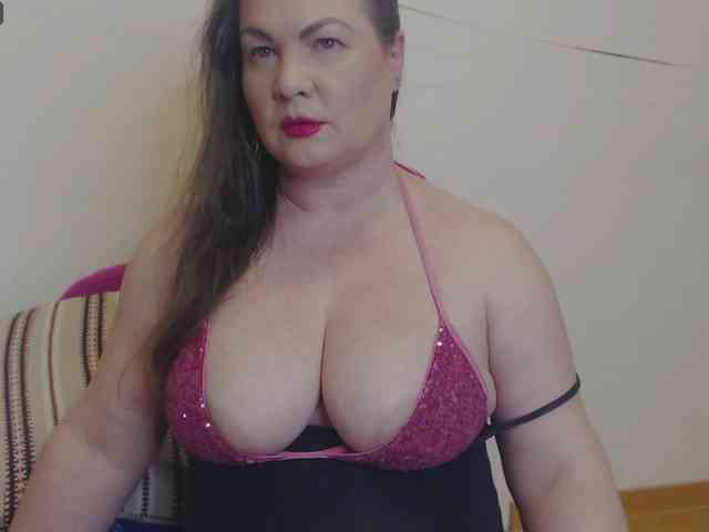 Model: Lady-Adrianna