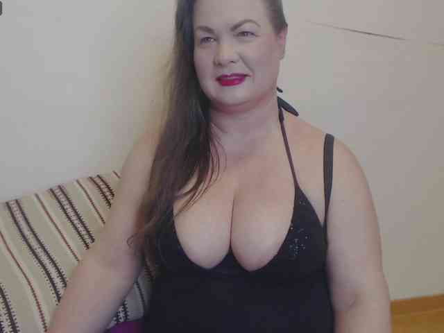 Lady-Adrianna webcam