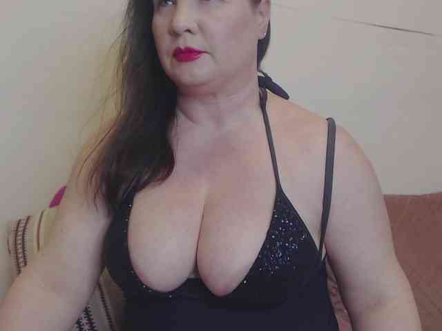 Model: Lady-Adrianna