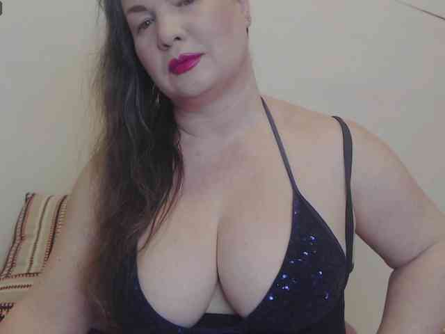 Lady-Adrianna webcam