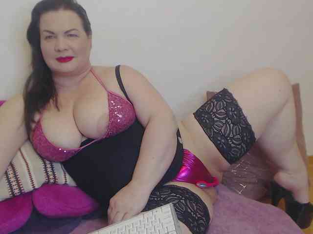 Model: Lady-Adrianna