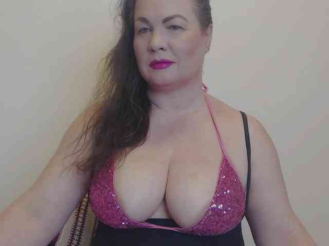 Lady-Adrianna webcam