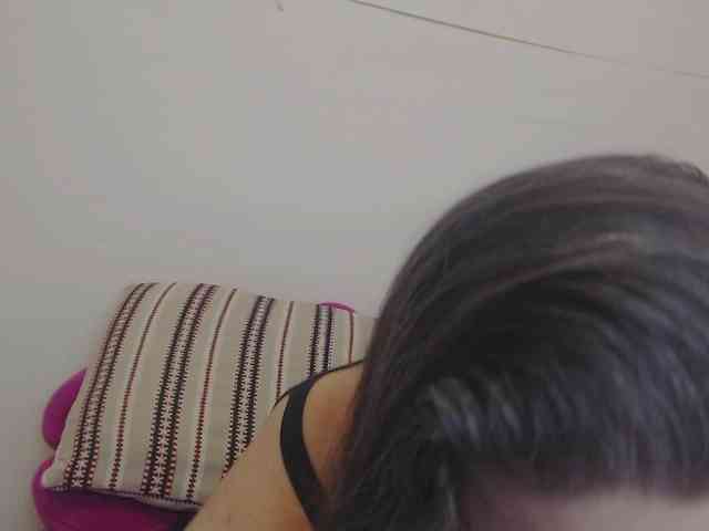 Lady-Adrianna webcam