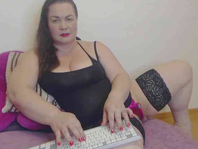 Lady-Adrianna webcam