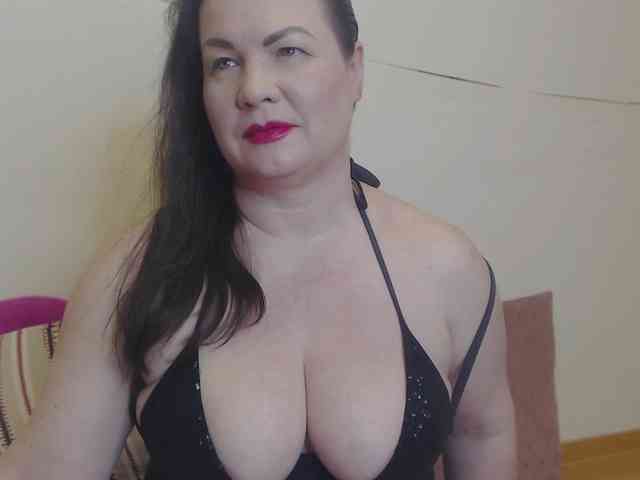 Model: Lady-Adrianna