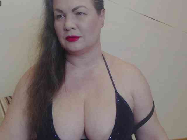 Lady-Adrianna webcam