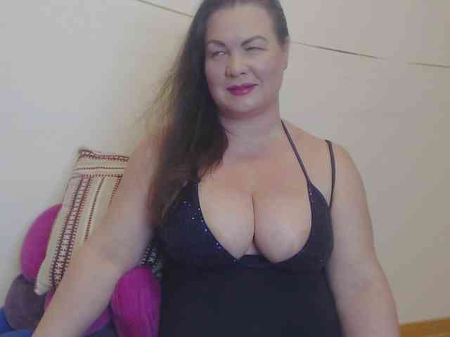 Lady-Adrianna webcam