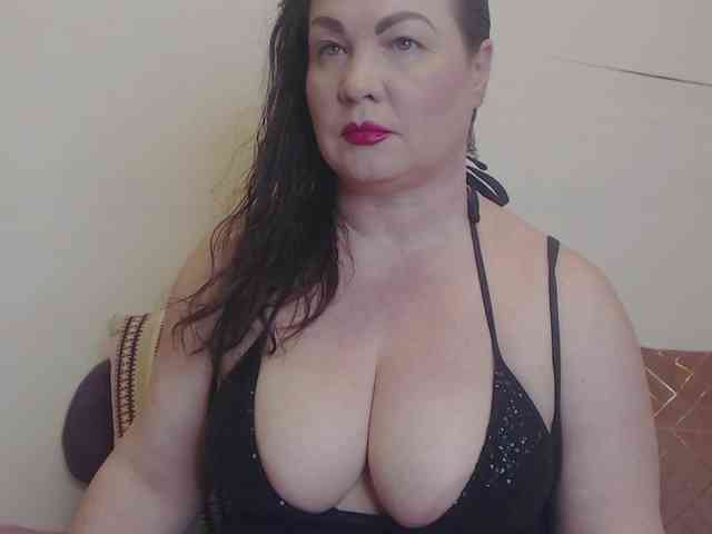 Lady-Adrianna webcam