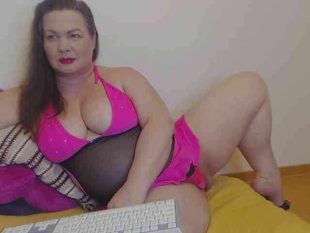 Lady-Adrianna webcam