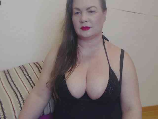 Lady-Adrianna webcam