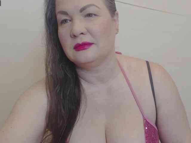 Lady-Adrianna webcam