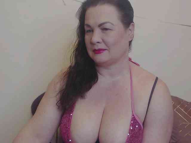 Lady-Adrianna webcam