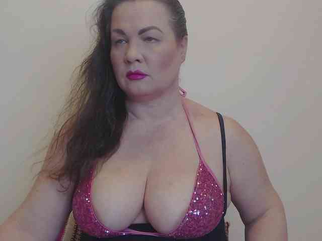 Lady-Adrianna webcam
