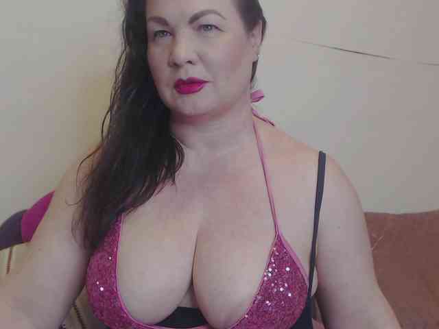 Lady-Adrianna webcam