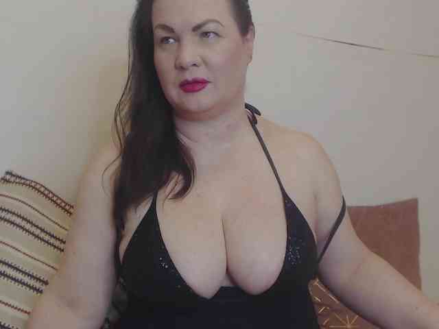 Lady-Adrianna webcam