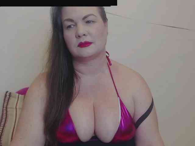 Lady-Adrianna webcam