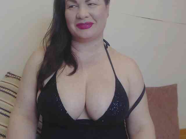 Lady-Adrianna webcam