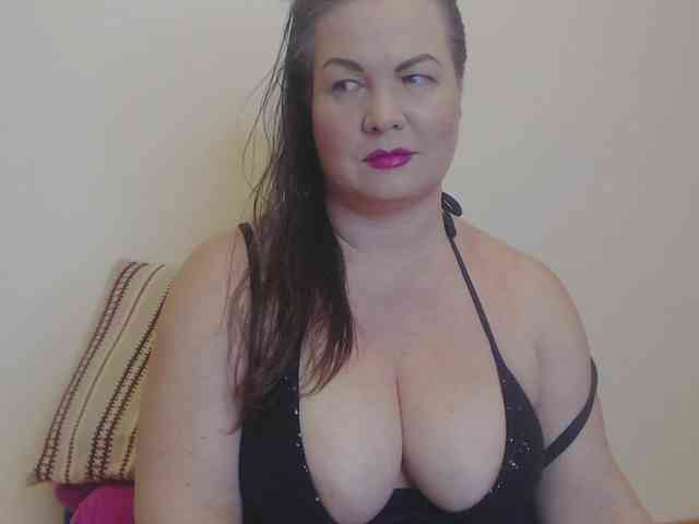 Lady-Adrianna webcam