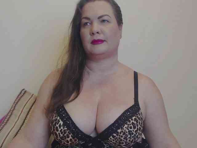 Lady-Adrianna webcam