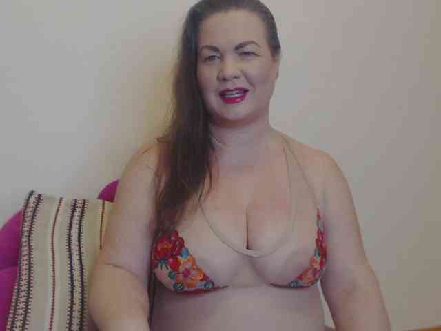 Lady-Adrianna webcam