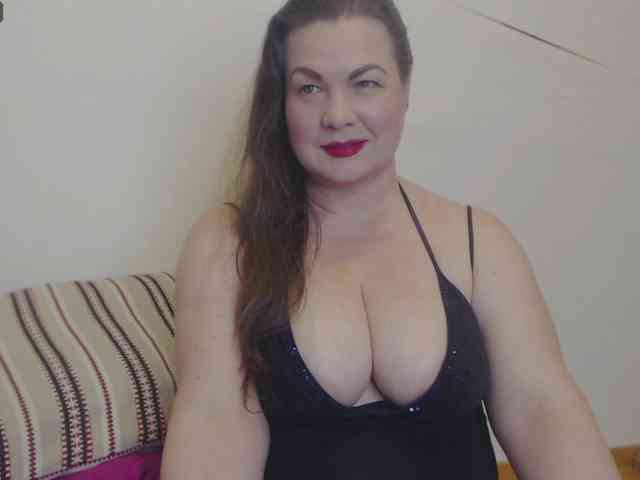 Lady-Adrianna webcam