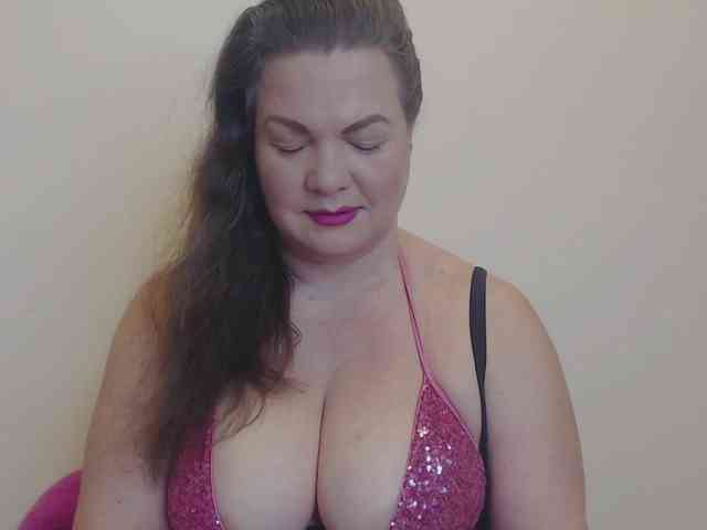 Lady-Adrianna webcam