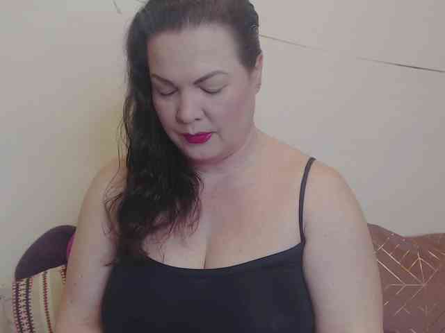 Lady-Adrianna webcam