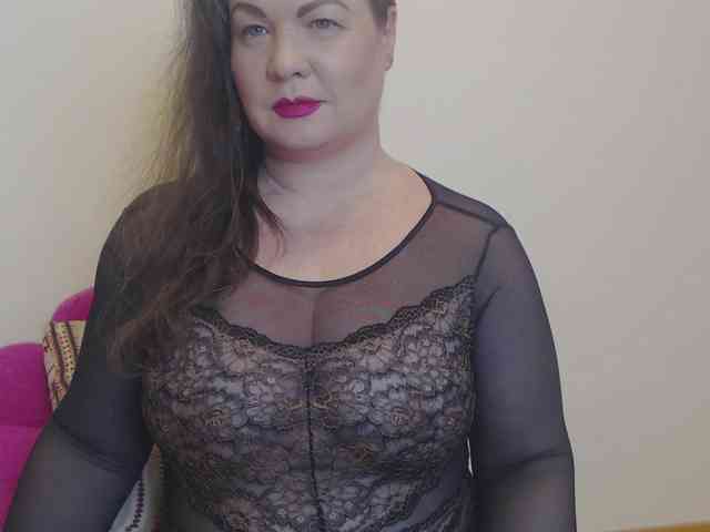 Model: Lady-Adrianna