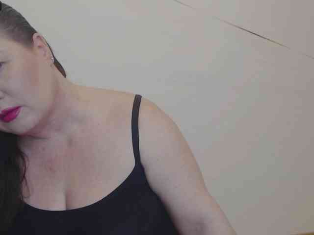 Lady-Adrianna webcam