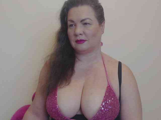 Model: Lady-Adrianna