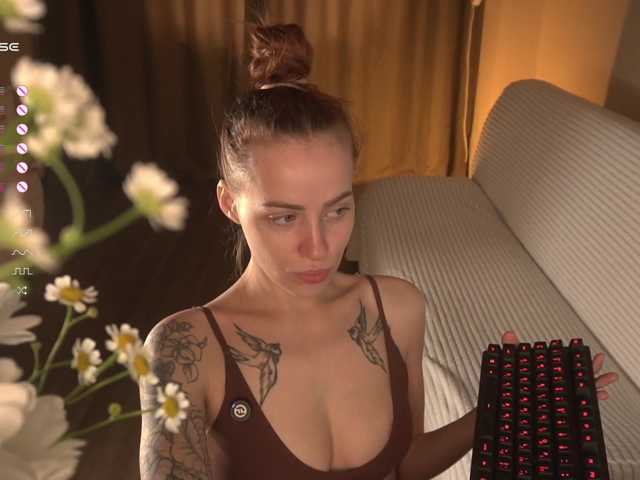 BlackWidow22 live cam on BongaCams