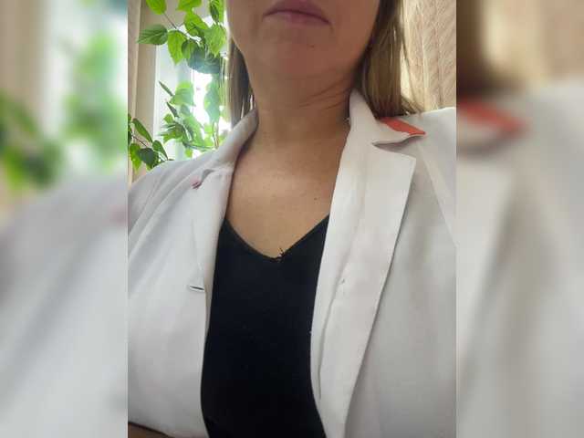 -Jolly-'s BongaCams show and profile