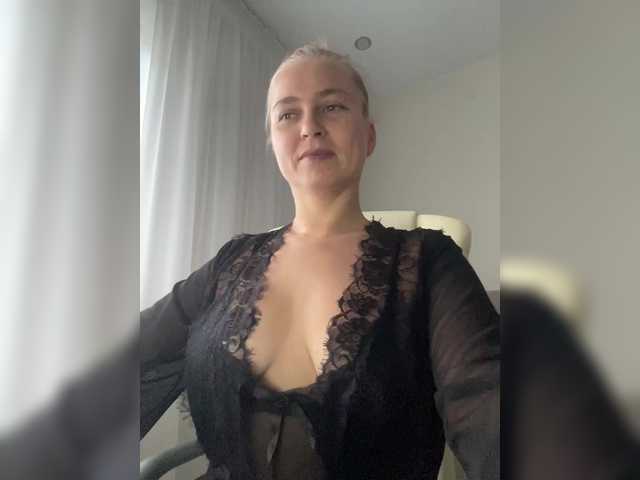 -Jolly-'s BongaCams show and profile
