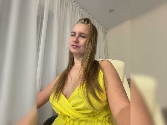 -Jolly-'s BongaCams show and profile