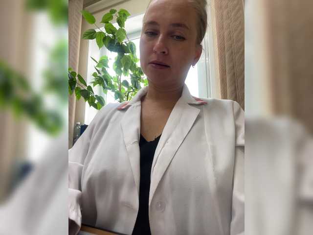 -Jolly-'s BongaCams show and profile