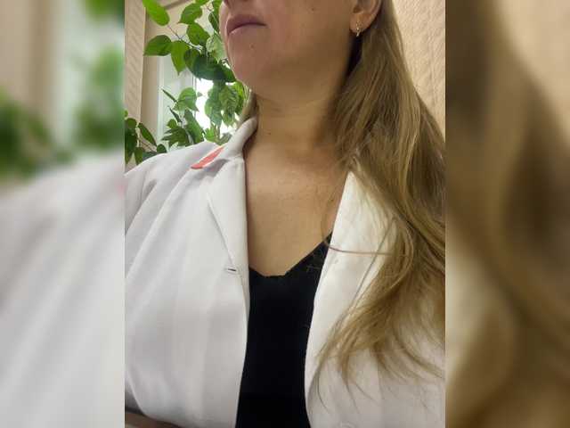 -Jolly-'s BongaCams show and profile