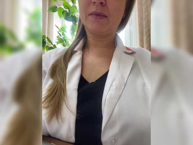 -Jolly-'s BongaCams show and profile