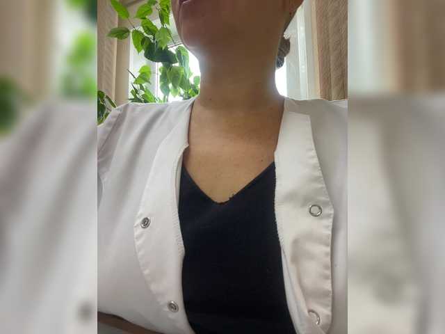 -Jolly-'s BongaCams show and profile