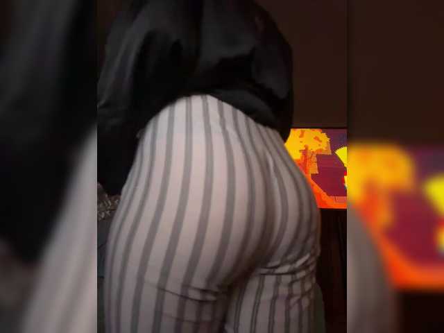 layla-x, en directo ahora en BongaCams
