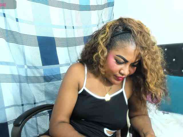 EbonnyLatinx webcam