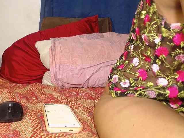 alondra_groot webcam